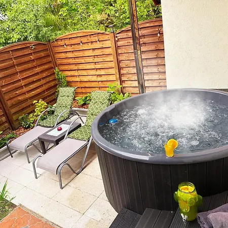 Kamien Nad Jeziorem Z Jacuzzi