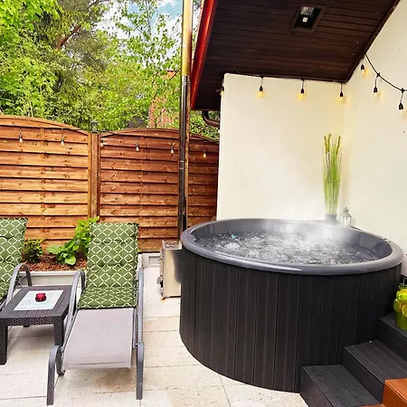 Kamien Nad Jeziorem Z Jacuzzi Lodge Jelenska Huta