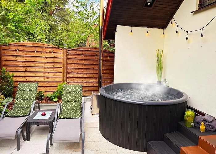 Kamien Nad Jeziorem Z Jacuzzi Lodge Jelenska Huta